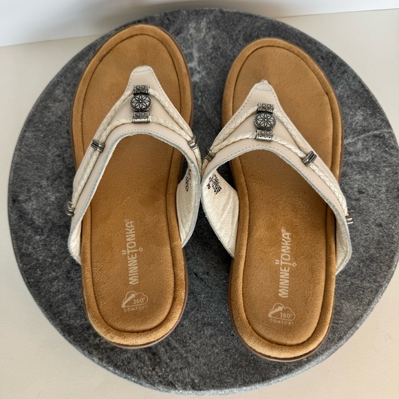 Minnetonka Silverthorne White Leather Boho Sandals 9 - Picture 2 of 10